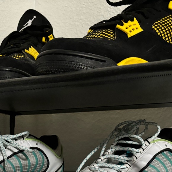 Air Jordan 4 Retro ‘Thunder’ 2023 - Picture 2 of 2